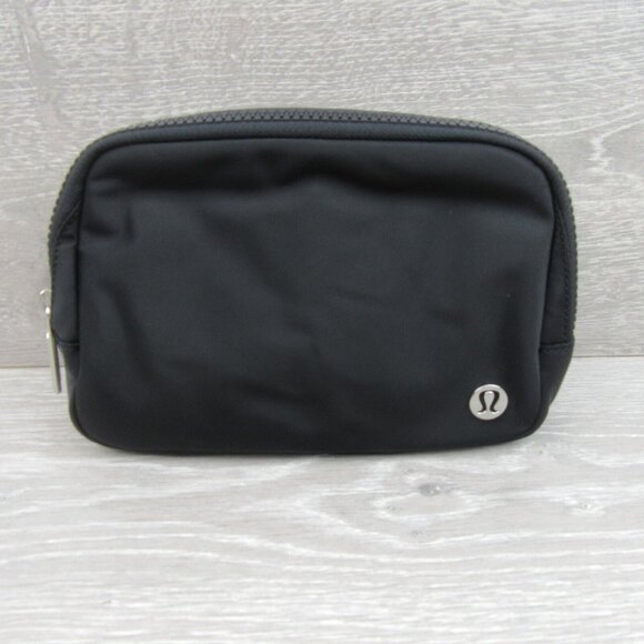 Lululemon Everywhere Belt Bag "Wordmark" Black (1L) Travel Vacation NEW - Picture 2 of 16